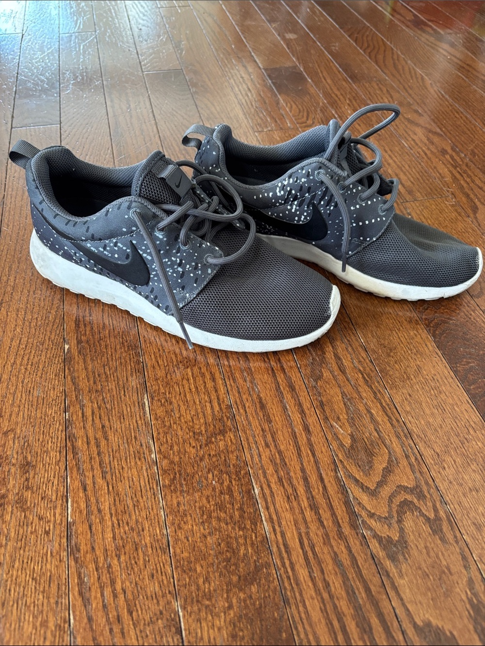 Nike Kids Black/Grey Speckled Athletic Sneakers